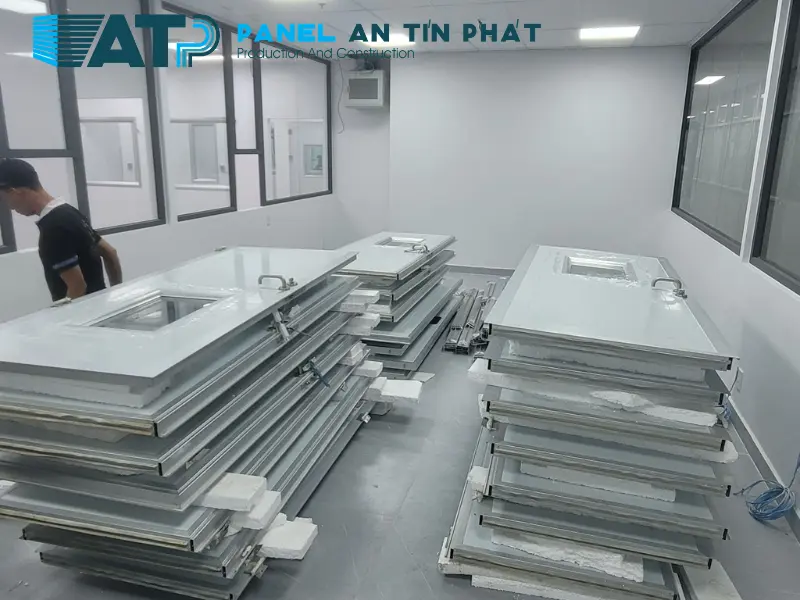 panel EPS phòng lab thí nghiệm