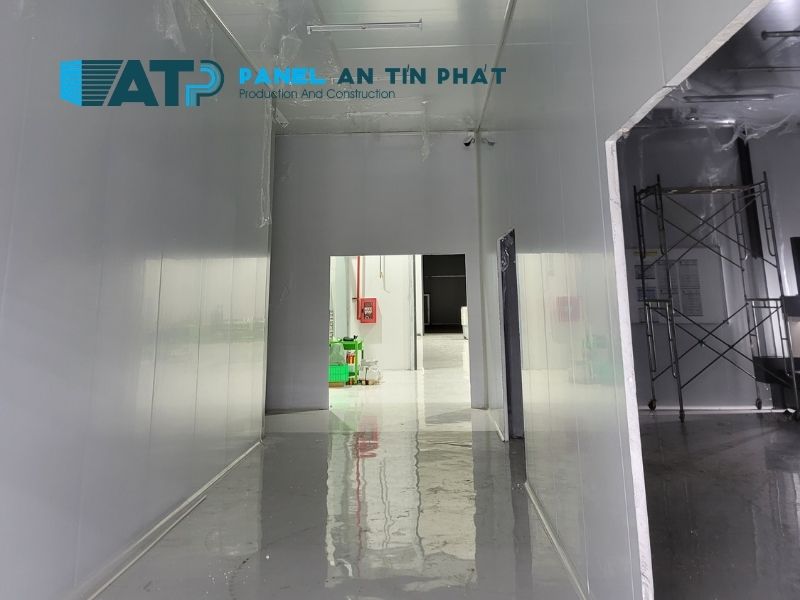Sử dụng tấm panel cách nhiệt làm vách ngăn kho hàng