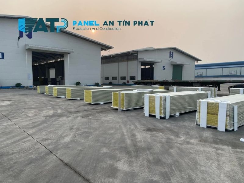 Panel An Tín Phát chuẩn bị panel chống cháy EI150 EI180, nẹp, vít, keo, roan, cửa và phụ kiện giao cho công trình kỹ thuật
