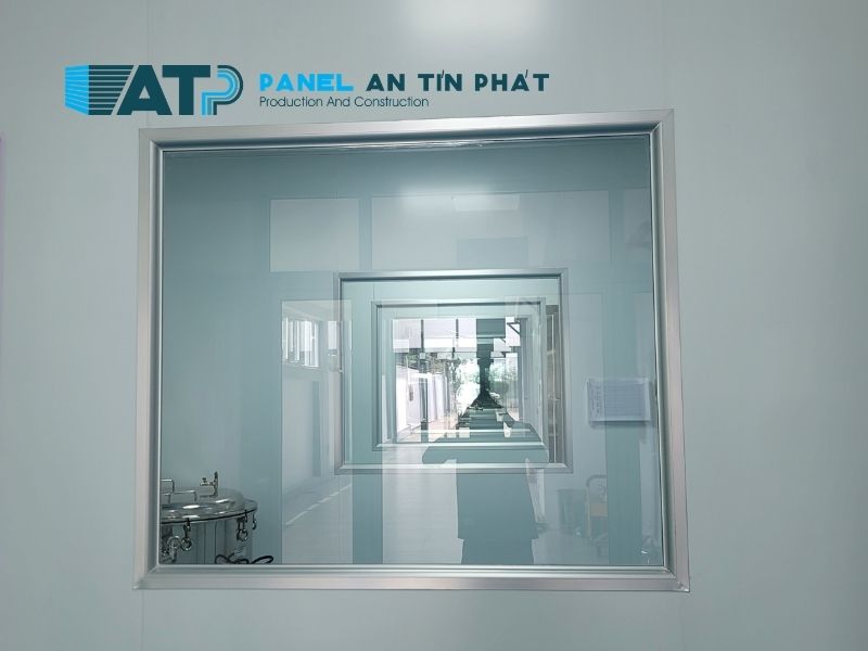 Kính quan sát phòng lab