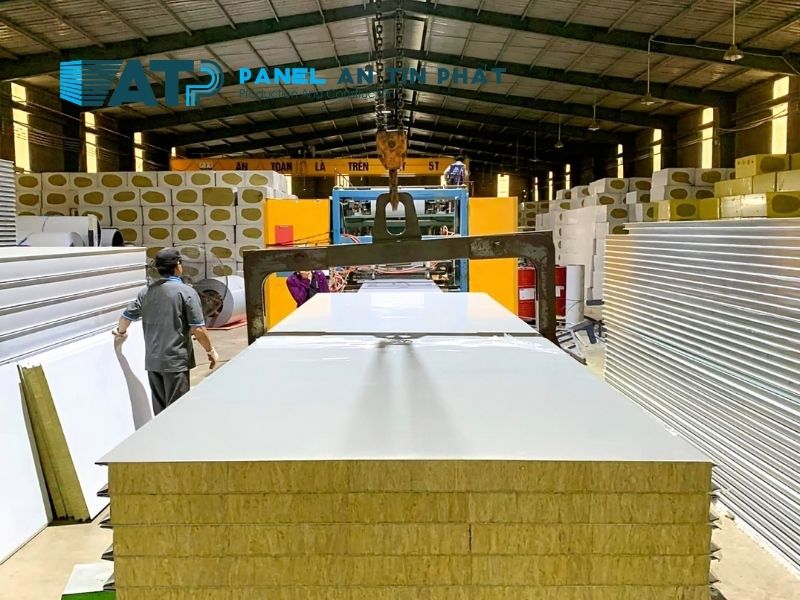 Tấm panel Rockwool làm vách phòng máy