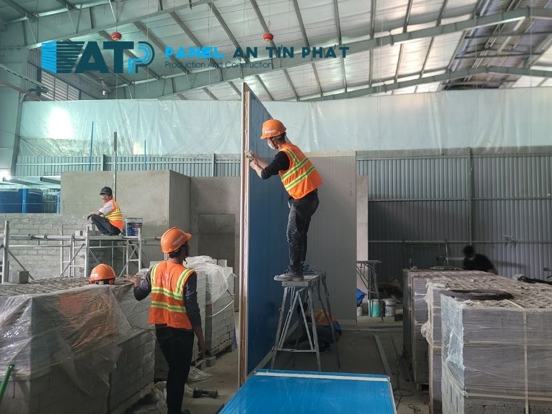 thi công panel PU tôn mỏng và tôn dày