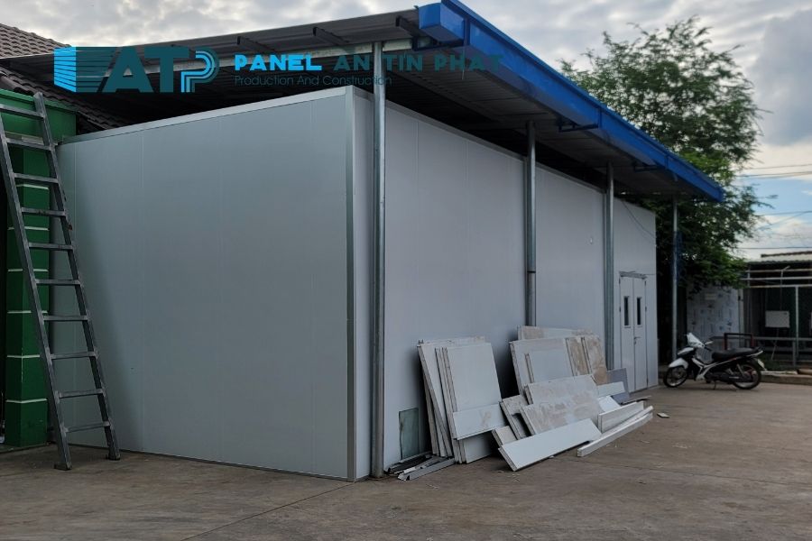 Vì Sao Vách Panel Bị Thấm Nước? 7 Nguyên Nhân Thường Gặp Tại Công Trình