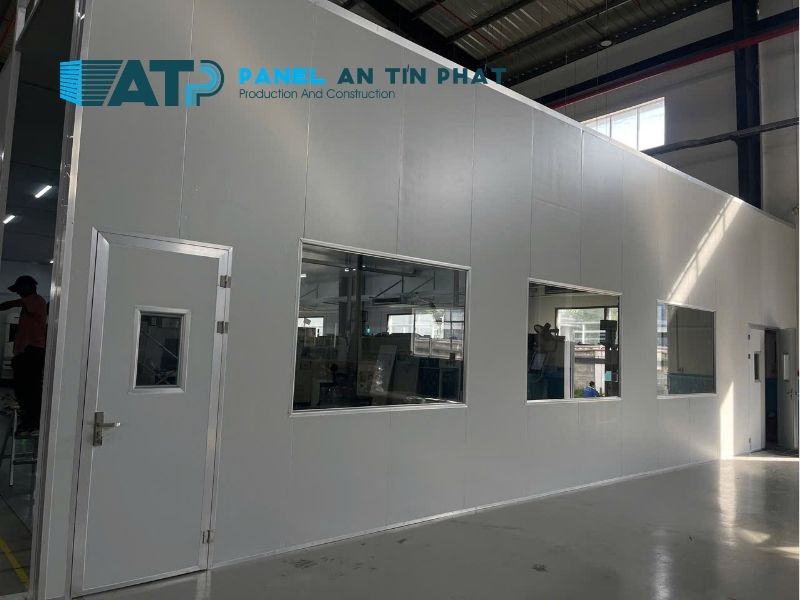 Văn phòng trong nhà xưởng dùng panel PU 50mm