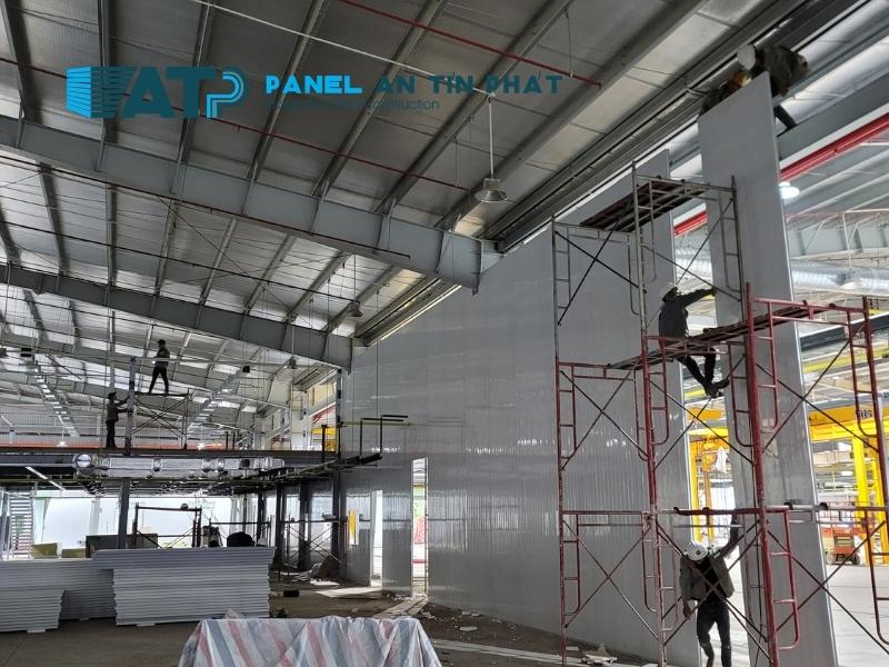Vách phân khu trong nhà xưởng dùng panel chống cháy EI120