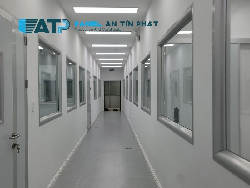 Phòng lab bao gồm hệ vách, trần và cửa panel