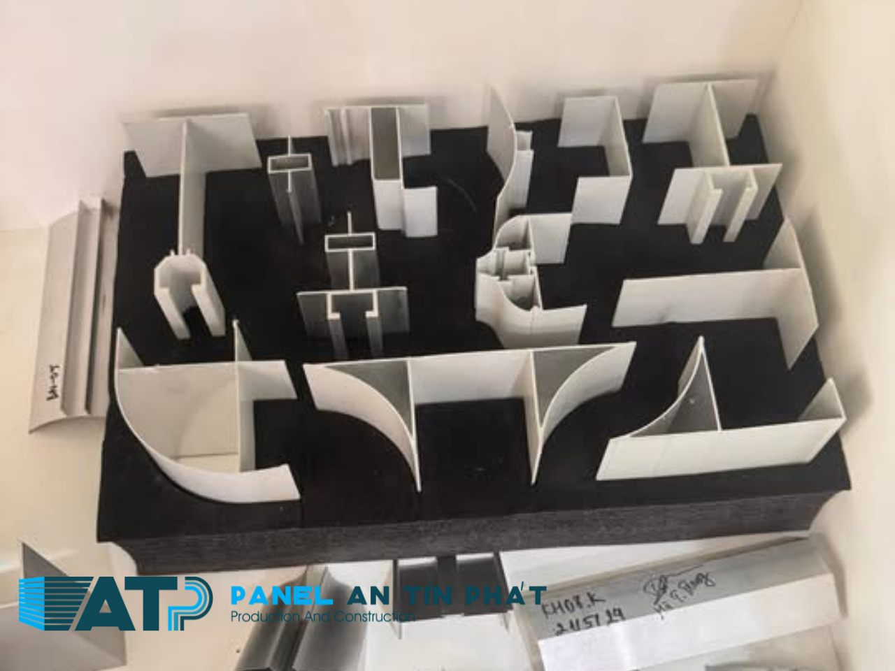Các loại thanh bo mặt trăng phụ kiện nhôm lắp đặt panel