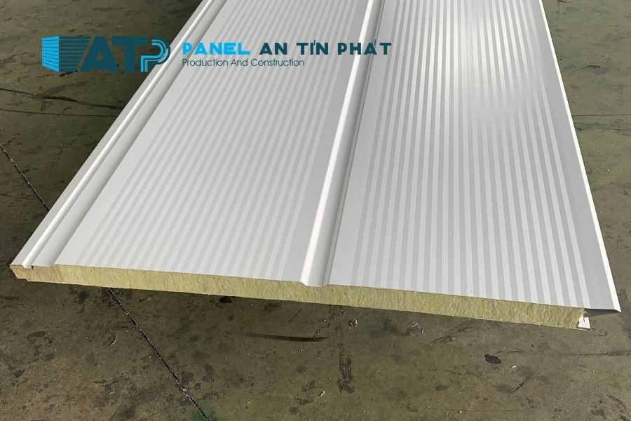 Tấm Panel Rockwool Làm Vách Bao Ngoài Trời Cho Nhà Xưởng
