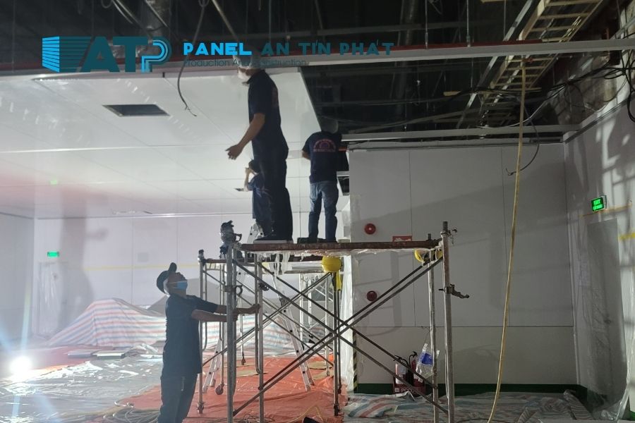 Tháo Dỡ Trần Panel Cũ Dễ Làm Cong Tấm Nếu Không Đỡ Đúng Cách