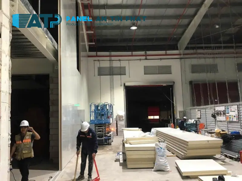Lắp đặt tấm panel PIR