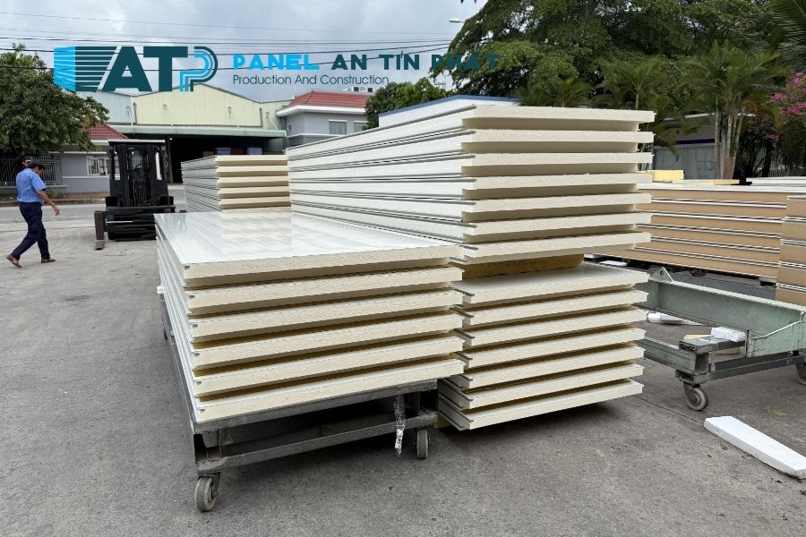 Panel PU Tôn Mỏng Và Tôn Dày Khác Nhau Ở Những Điểm Nào?