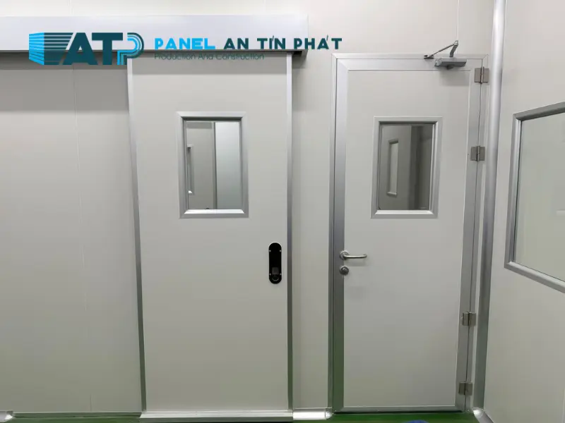các yếu tổ ảnh hưởng đến báo giá cửa panel phòng sạch