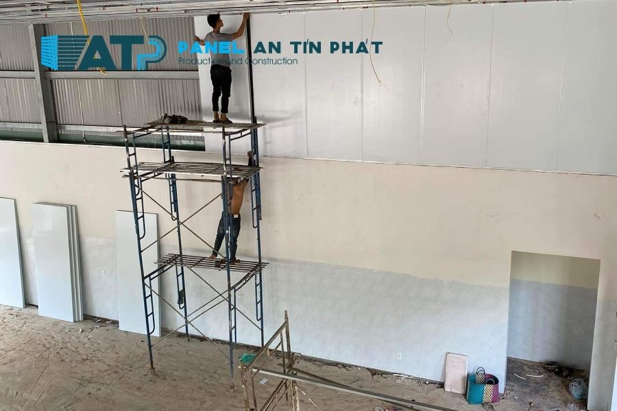 Thi Công Panel Khi Nhà Xưởng Vẫn Hoạt Động: 7 Việc Phải Chốt Trước Khi Vào Công Trình