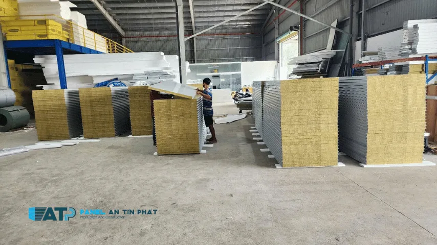 Thi công vách panel bông khoáng rockwool chống cháy cho nhà xưởng