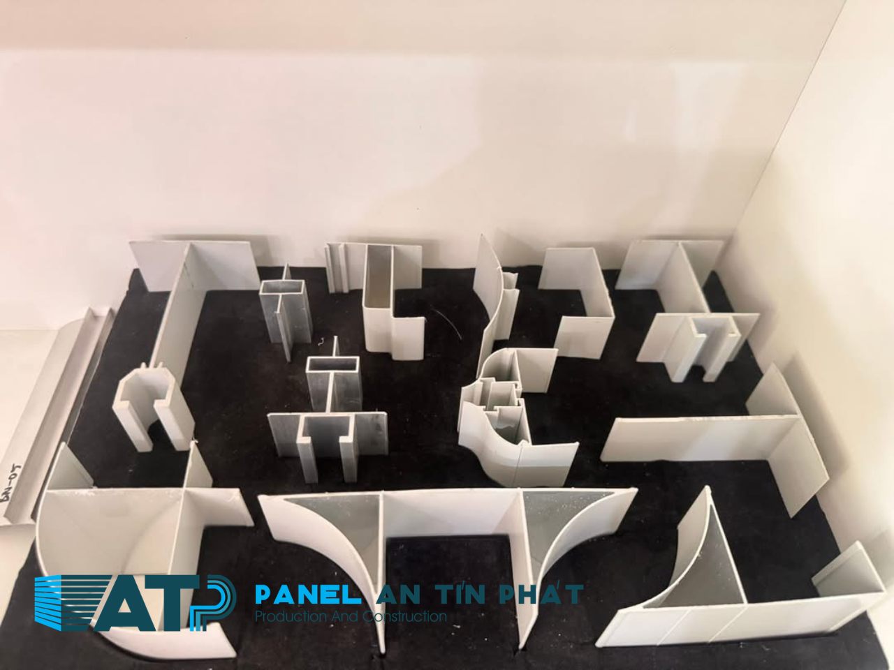 Báo phụ kiện nhôm panel phòng sạch