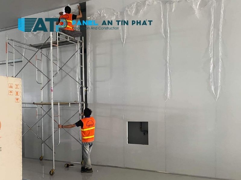 kiểm tra vách panel cũ trước khi sửa