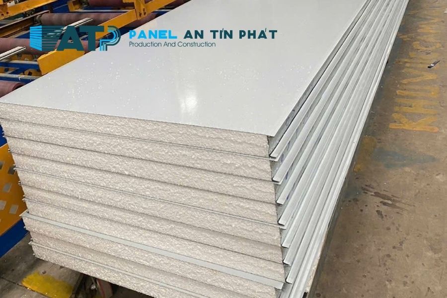 Độ Dày Tôn Panel Ảnh Hưởng Gì Đến Độ Bền Và Giá Thành Công Trình