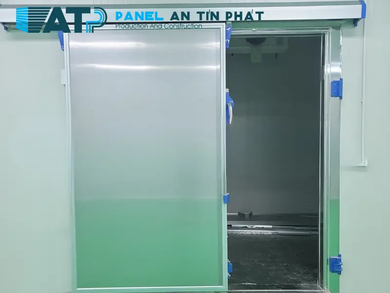 Các loại cửa kho lạnh phổ biến