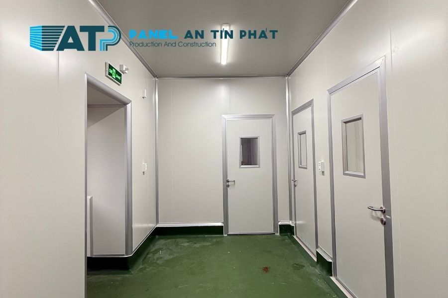 Cửa Panel Phòng Lab: 3 Loại Phổ Biến & Cách Chọn Đúng Cho Từng Công Trình