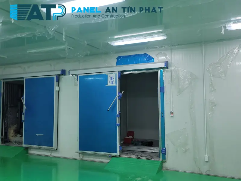 lắp đặt cửa kho lạnh