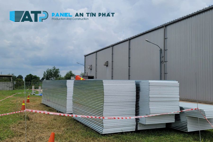 Panel EPS Làm Nhà Tạm Công Trường Lắp Đặt & Di Dời Linh Hoạt