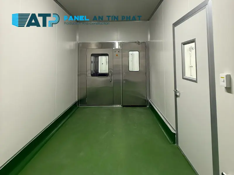thi công cửa panel phòng sạch 1 cánh
