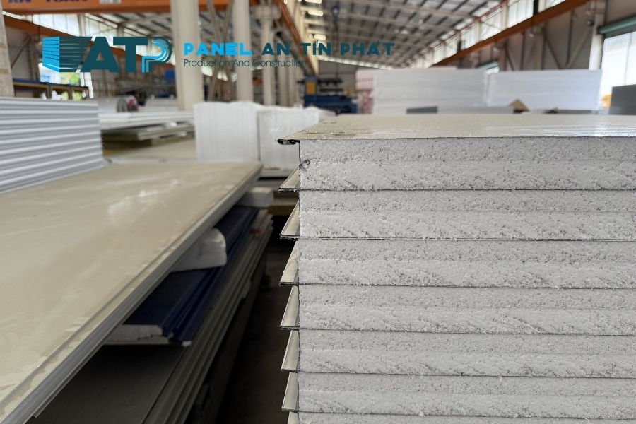Tấm Panel Bị Móp, Trầy, Bong Tôn Có Ảnh Hưởng Gì Không?