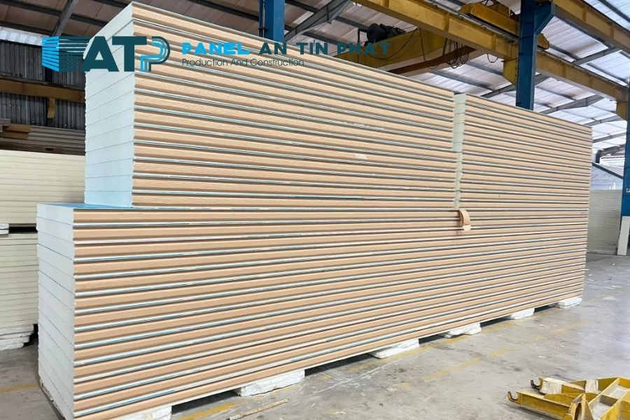 Chiều Dài Sản Xuất Panel PU Cần Chốt Trước Khi Đặt Hàng
