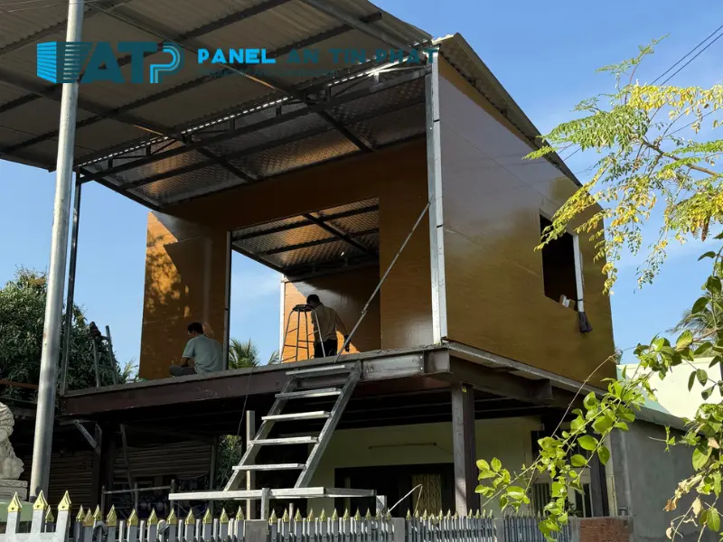 thi công tấm panel EPS màu vân gỗ