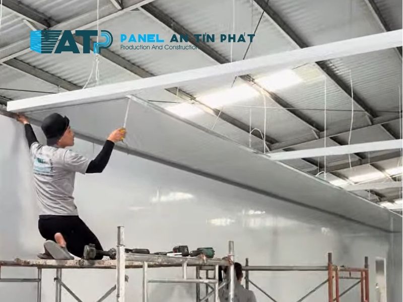 lắp lại trần panel cũ