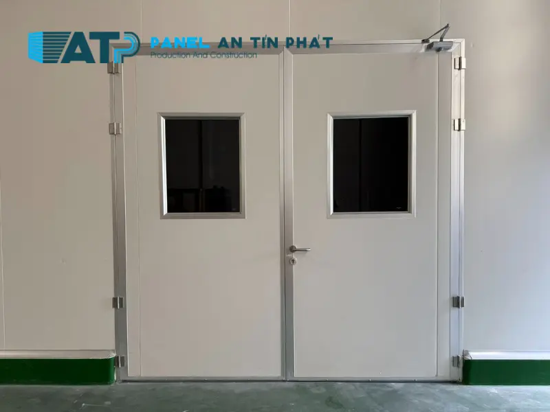 Cửa 2 cánh mở quay