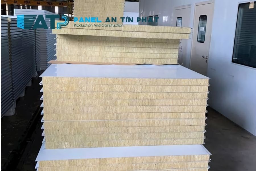 Tấm Panel Rockwool Làm Vách Ngăn Chống Cháy Nhà Xưởng Dệt May, Bao Bì
