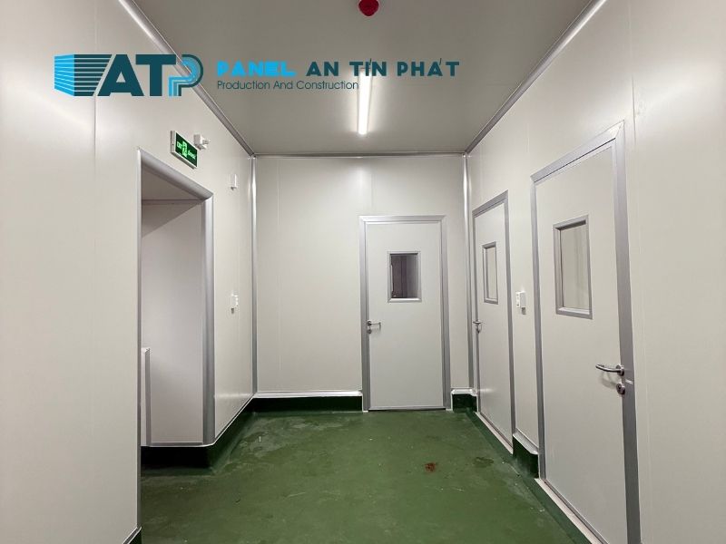 Cửa panel phòng lab