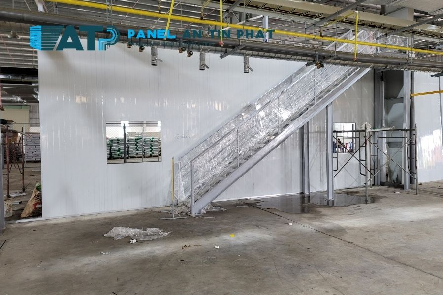 Tấm Panel Có Bền Không? 6 Yếu Tố Ảnh Hưởng Đến Tuổi Thọ Công Trình