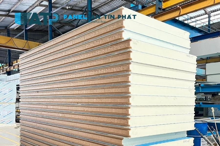 Panel PU Tôn 0.45mm Cho Công Trình Cần Bề Mặt Chắc Hơn