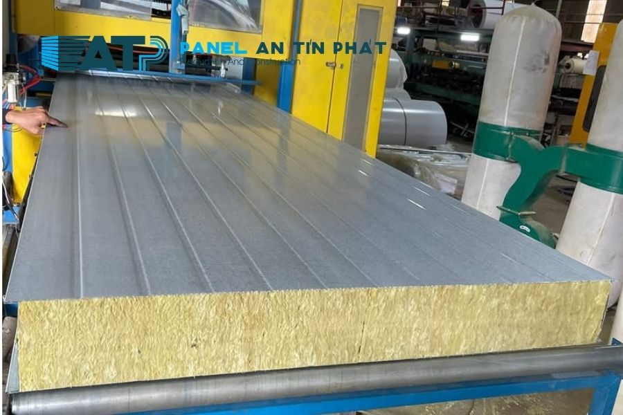Tấm Panel Rockwool Làm Kho Pin Lithium Và Linh Kiện Điện Tử