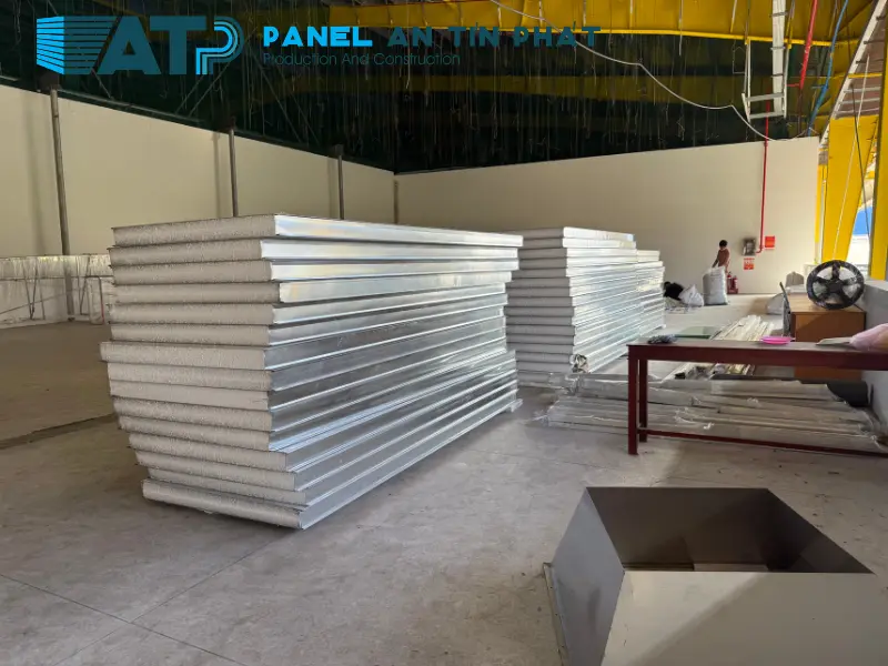 phân loại panel EPS theo bề mặt tôn