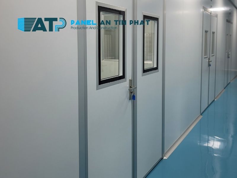 Cửa panel, lỗ kỹ thuật và mép cắt xử lý không kín