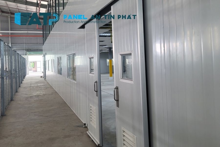 Làm Kho Vật Tư Bằng Panel Trong Nhà Xưởng Để Gọn Không Gian Và Dễ Quản Lý