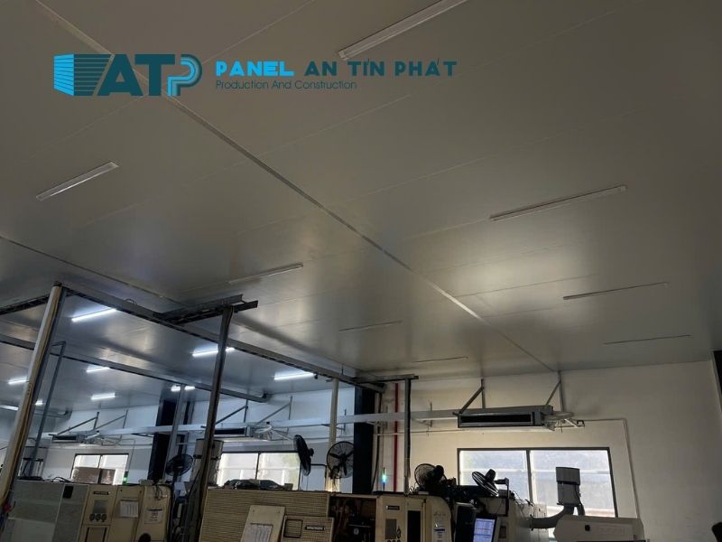 Cải tạo trần phòng lab bằng panel tại trường học